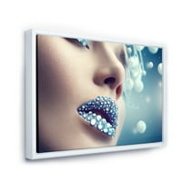 Izbliza dragulja na ženskim usnama uokvirenim slikanjem platna umjetnički tisak